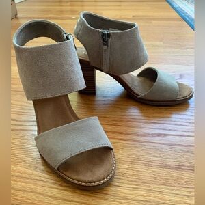 TOMS Majorca Wedge Suede Shoes, Size 7